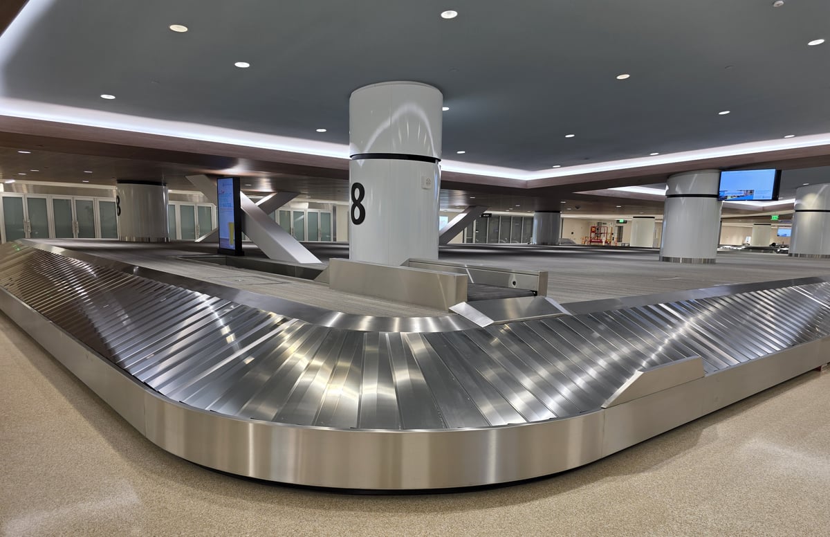 1000035023 - motionless